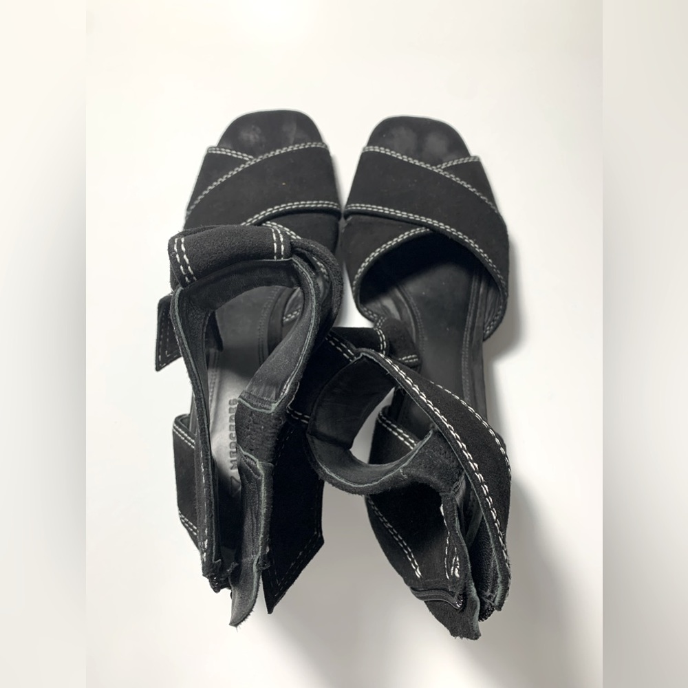 Mercedes Castillo Black Pumps